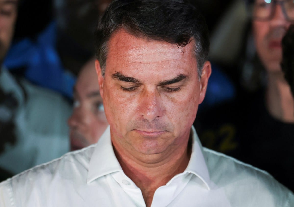 Não há registro da entrada de Flávio Bolsonaro na Argentina, diz Controle de Imigração