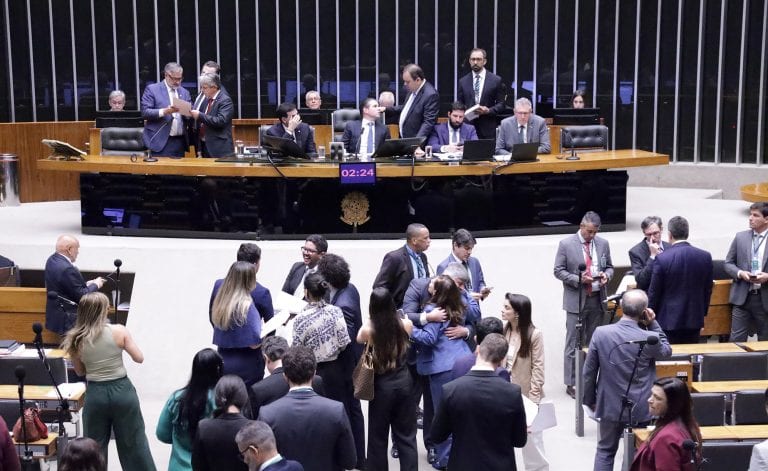 Câmara aprova R$ 305 milhões para socorro a vítimas de chuvas e estiagem