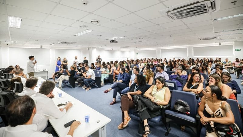 Novos 135 profissionais de saúde iniciam atividades no Recife