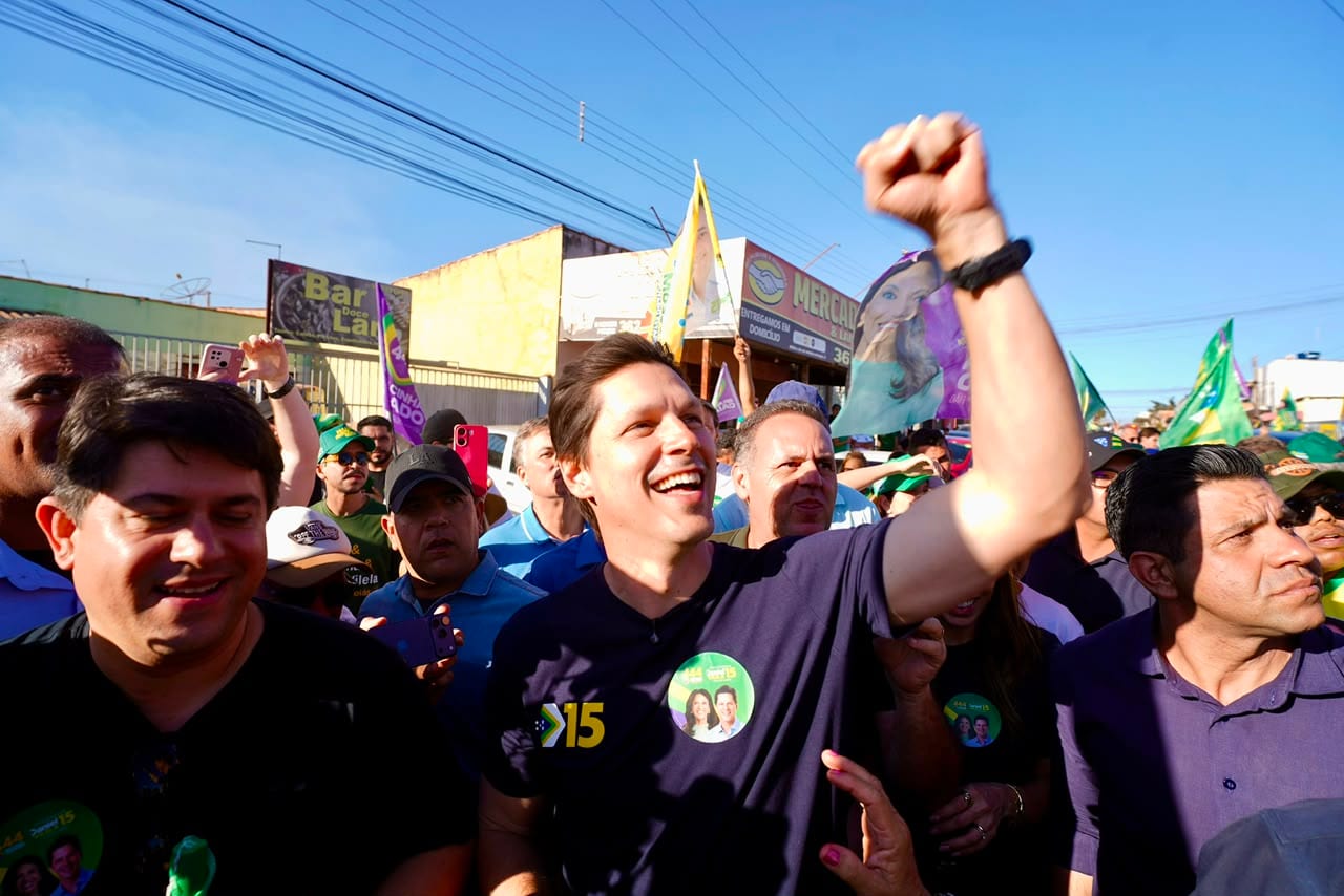 Daniel Vilela lidera adesivaço em Aparecida de Goiânia nesta quinta (20)