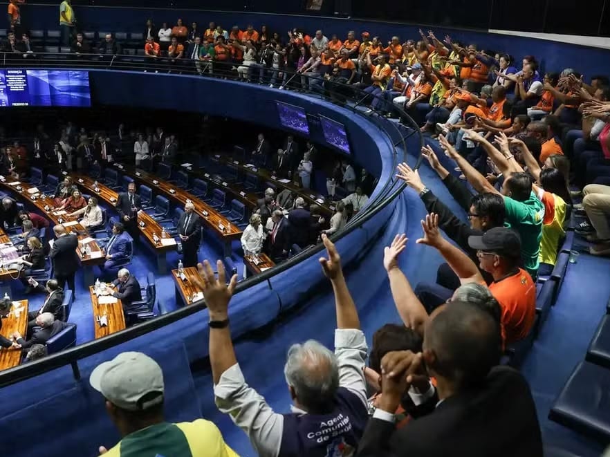 Congresso promulga aposentadoria especial para agentes de saúde; Fazenda vê impacto de R$ 3 bilhões por ano