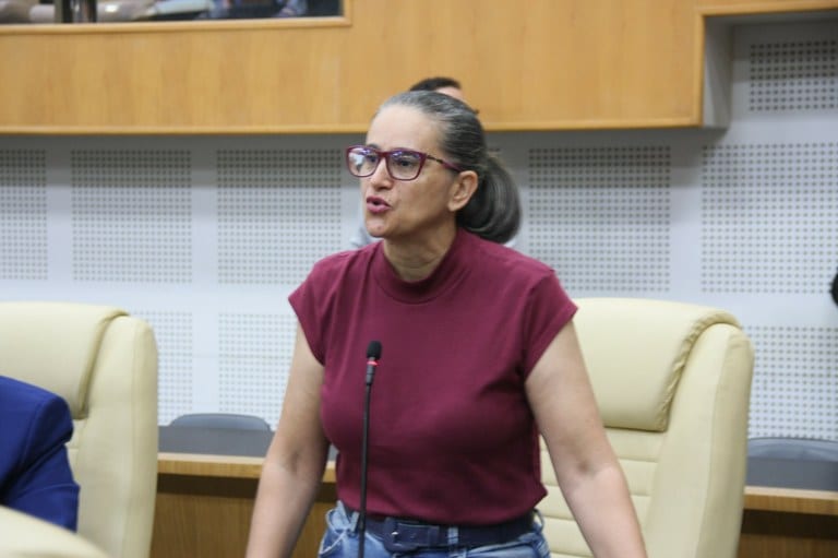 Kátia chama fundo imobiliário de 'cheque em branco' e exige lista de imóveis