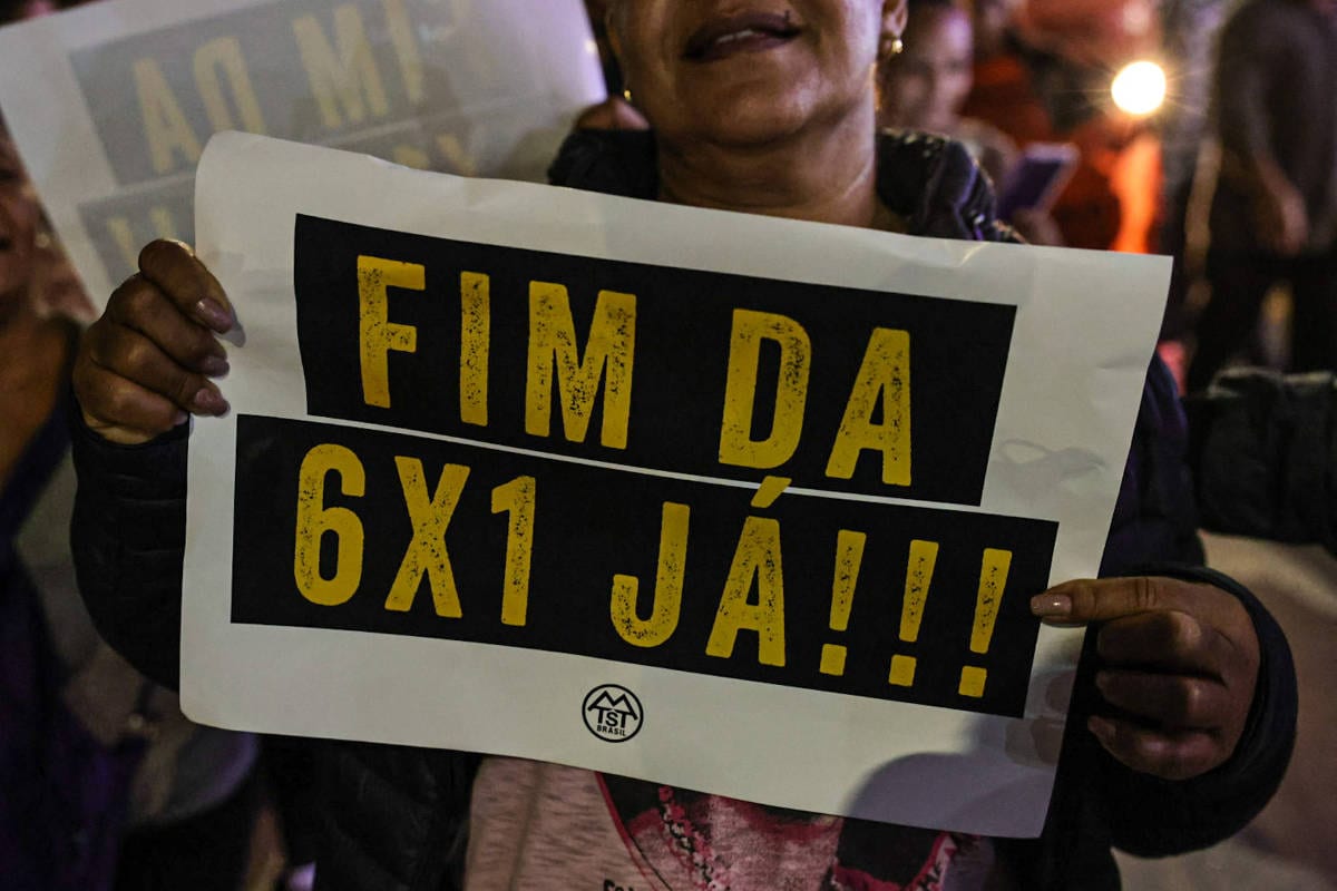 Oposição articula no Senado manobras para adiar PEC do fim da 6x1