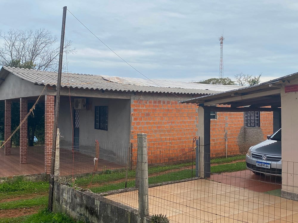 Prefeitura recolhe telhas doadas após temporal em Capão do Cipó
