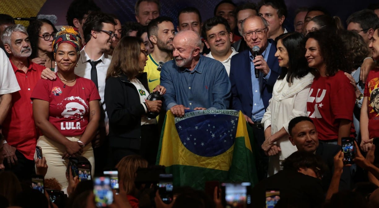 Lula promete fazer "o melhor mandato" e anuncia mudanças na forma de governar após reeleição