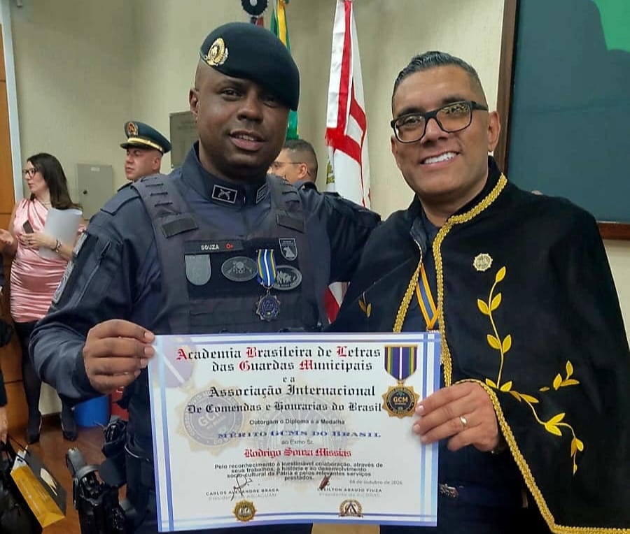 GCM da ROMU de Cotia recebe a Medalha Mérito GCMs do Brasil na Câmara de São Paulo
