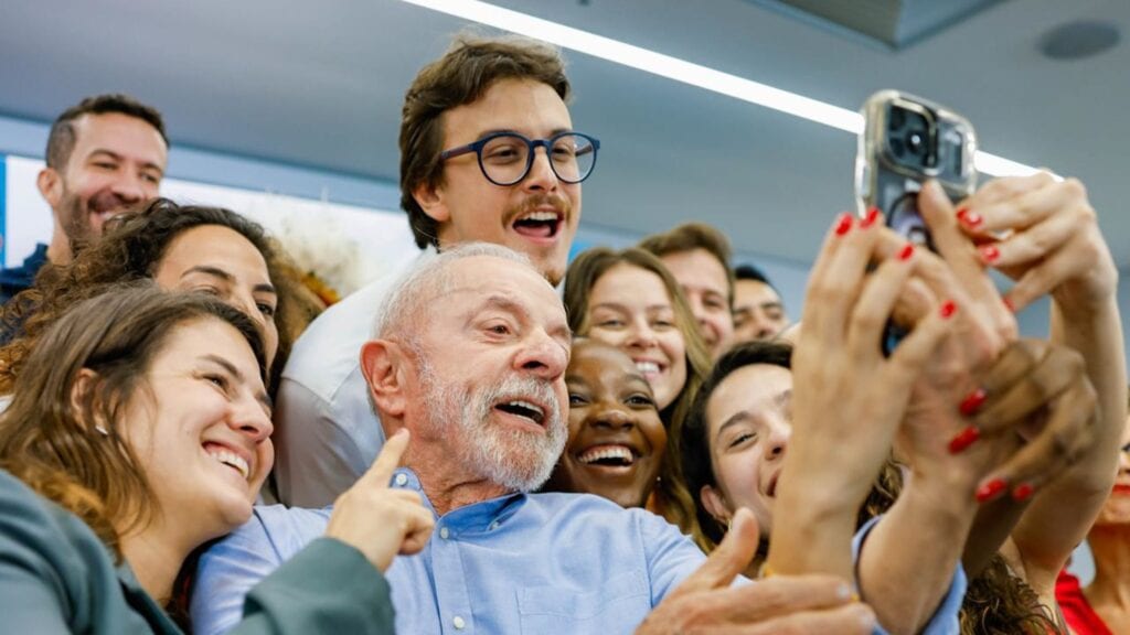 Kassio Nunes liga tratoraço no TSE e ataca Exército do Lula