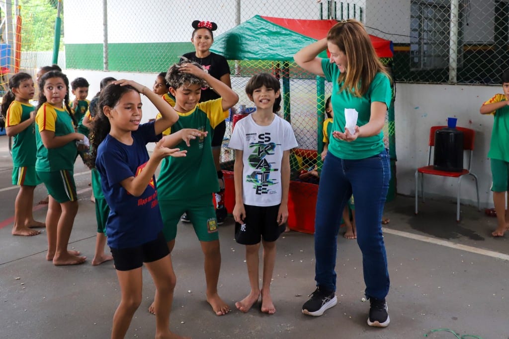 Flávia Moretti visita escolas e celebra o Dia das Crianças com alunos da rede municipal