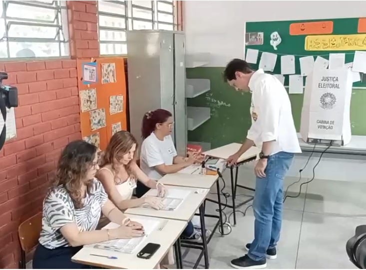Daniel Vilela vota em Goiânia e diz ter "consciência tranquila"