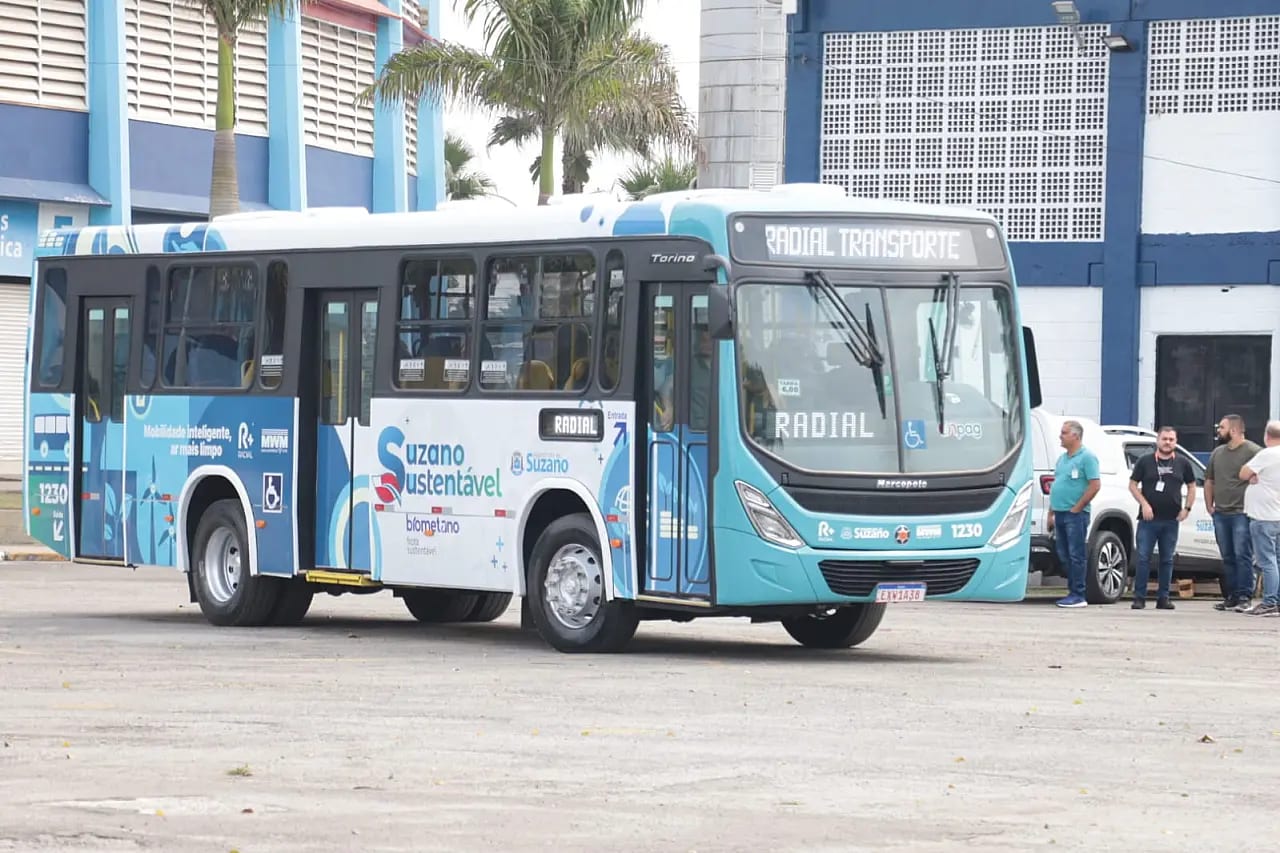 Ônibus movido a biometano reforça sustentabilidade ao economizar 23 mil litros de diesel em um ano