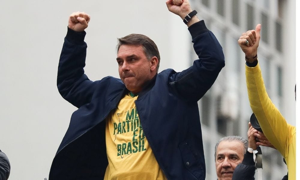 Flávio: Lula aumentou Bolsa Família 'no desespero' para comprar votos