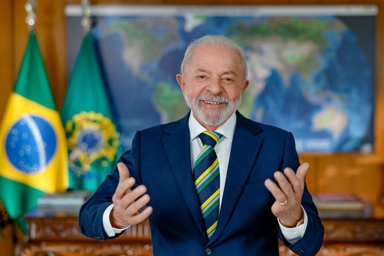 Lula é reeeito para o quarto mandato com mais de 51 por cento dos votos