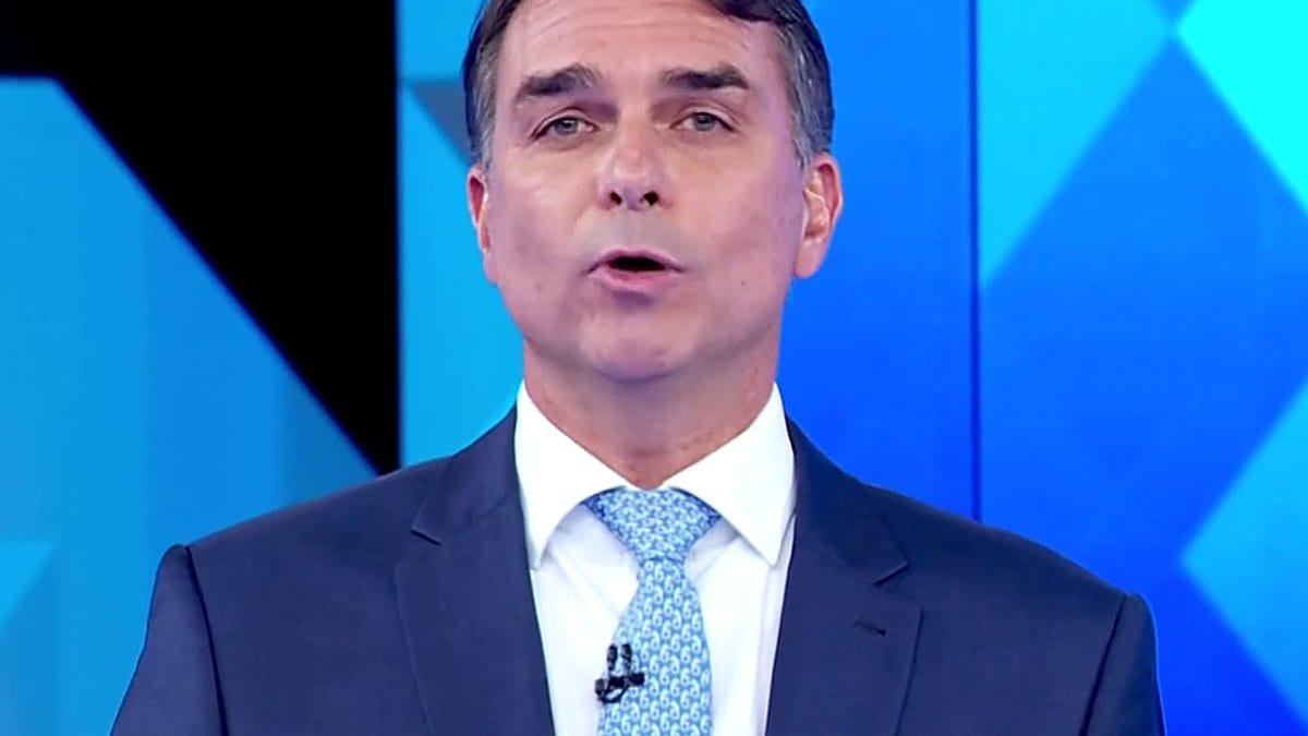 Flávio diz a Lula que ele prometeu a transposição até 2009 e 2014 e que quem concluiu foi Bolsonaro