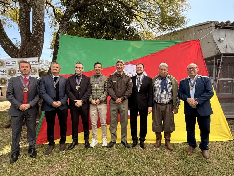 Formatura celebra três anos do CRPM-EO