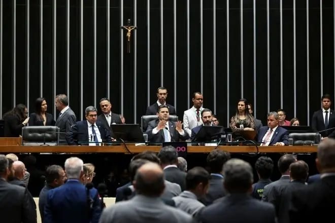 Congresso retoma com 87 vetos presidenciais que travam votações