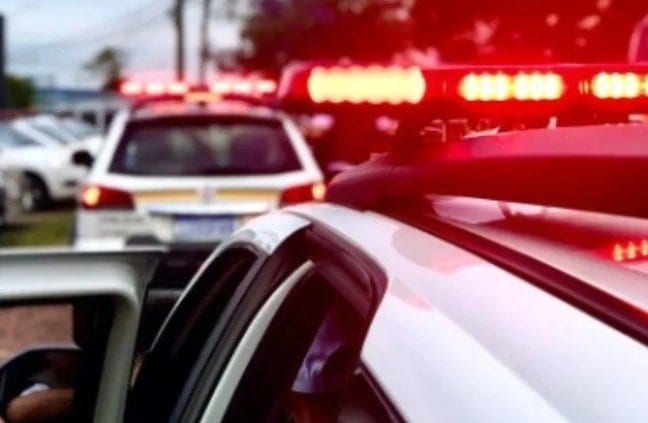Série de disparos deixa homem ferido menos de 24h após ataque que matou jovens e aquece conflito entre organizações crim