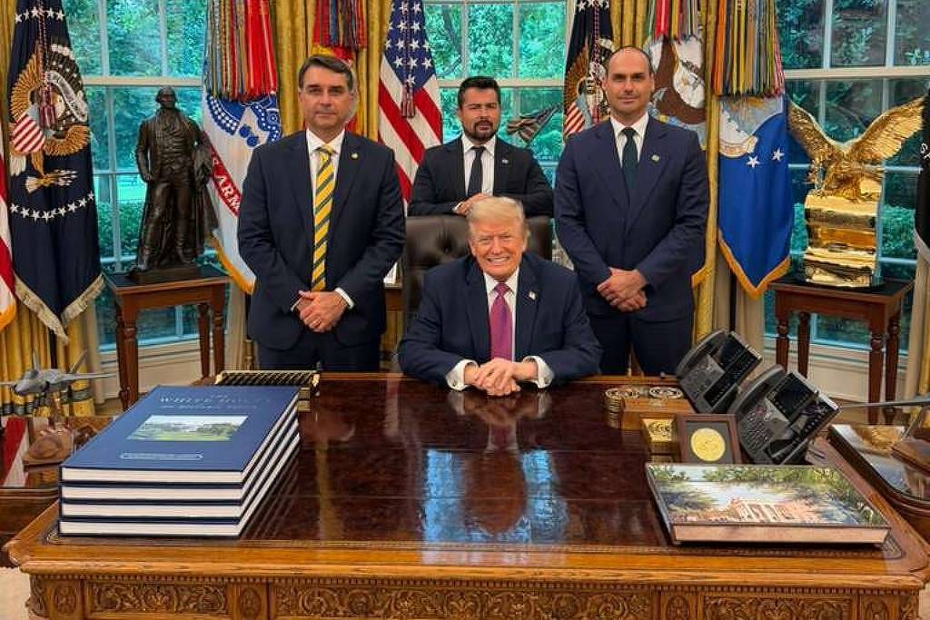 Trump diz que não quer se 'envolver' após carta golpista de Flávio