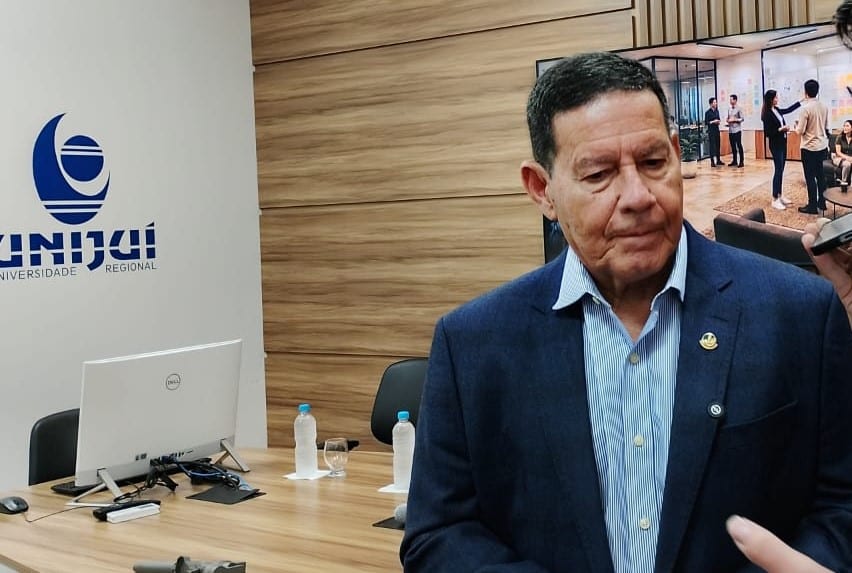 Senador Hamilton Mourão participa de encontro sobre geopolítica e desenvolvimento na Unijuí