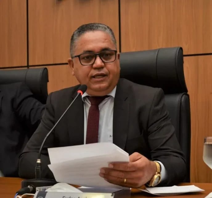 Eudes Assis pede manutenção da iluminação na 106 Sul, Alameda 02