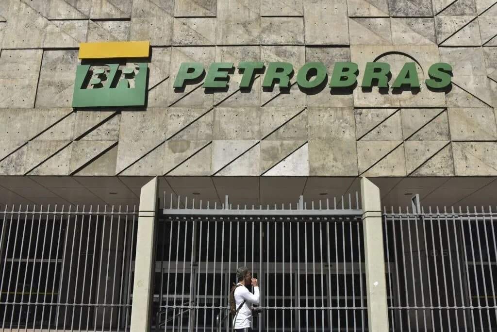 Reeleição de Lula vai fazer a Petrobras “arrumar a casa” com reajuste gradual de preço