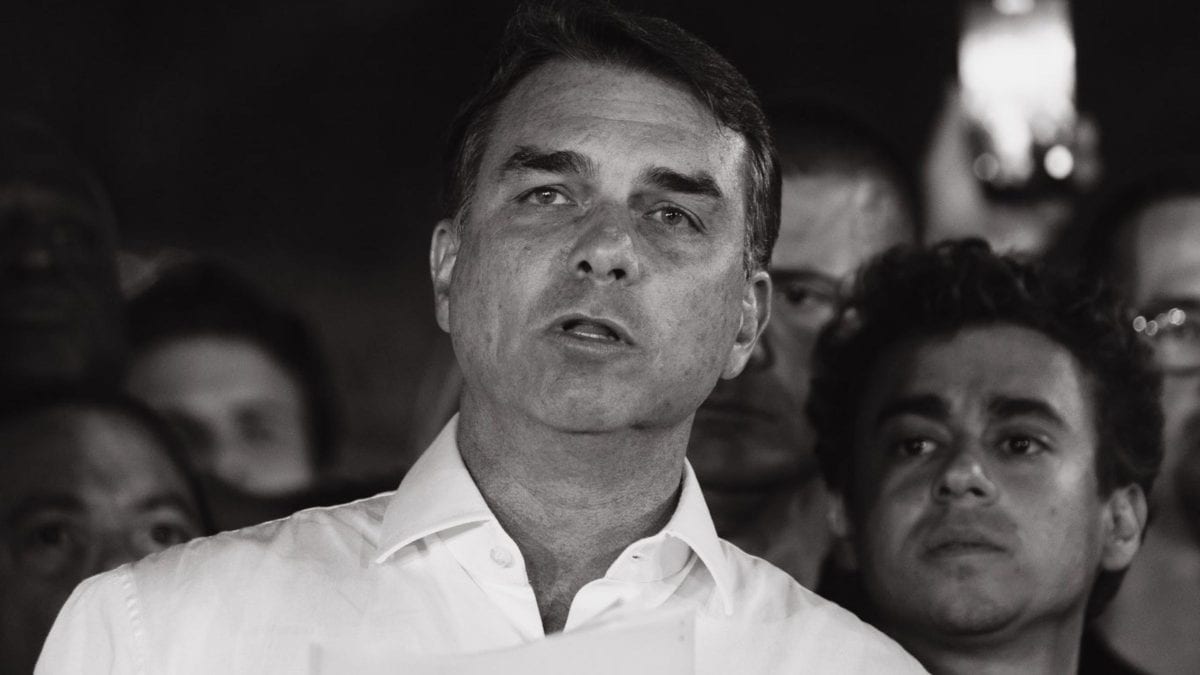 ‘Isso é impossível’: aliados reforçam discurso de Flávio Bolsonaro e questionam vitória de Lula nas redes sociais