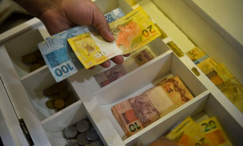 Salário mínimo necessário em julho foi R$ 7.687,01 — 4,74 vezes o piso