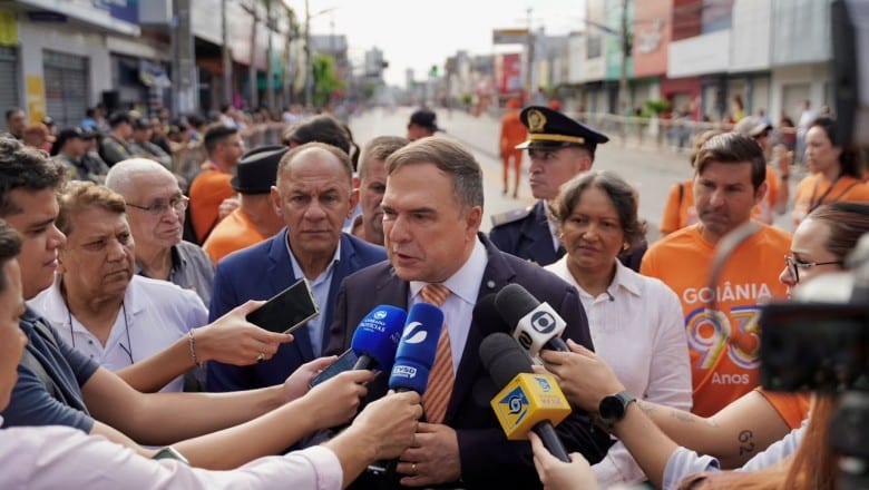 Desfile reúne cerca de 10 mil pessoas e abre celebrações dos 93 anos de Goiânia