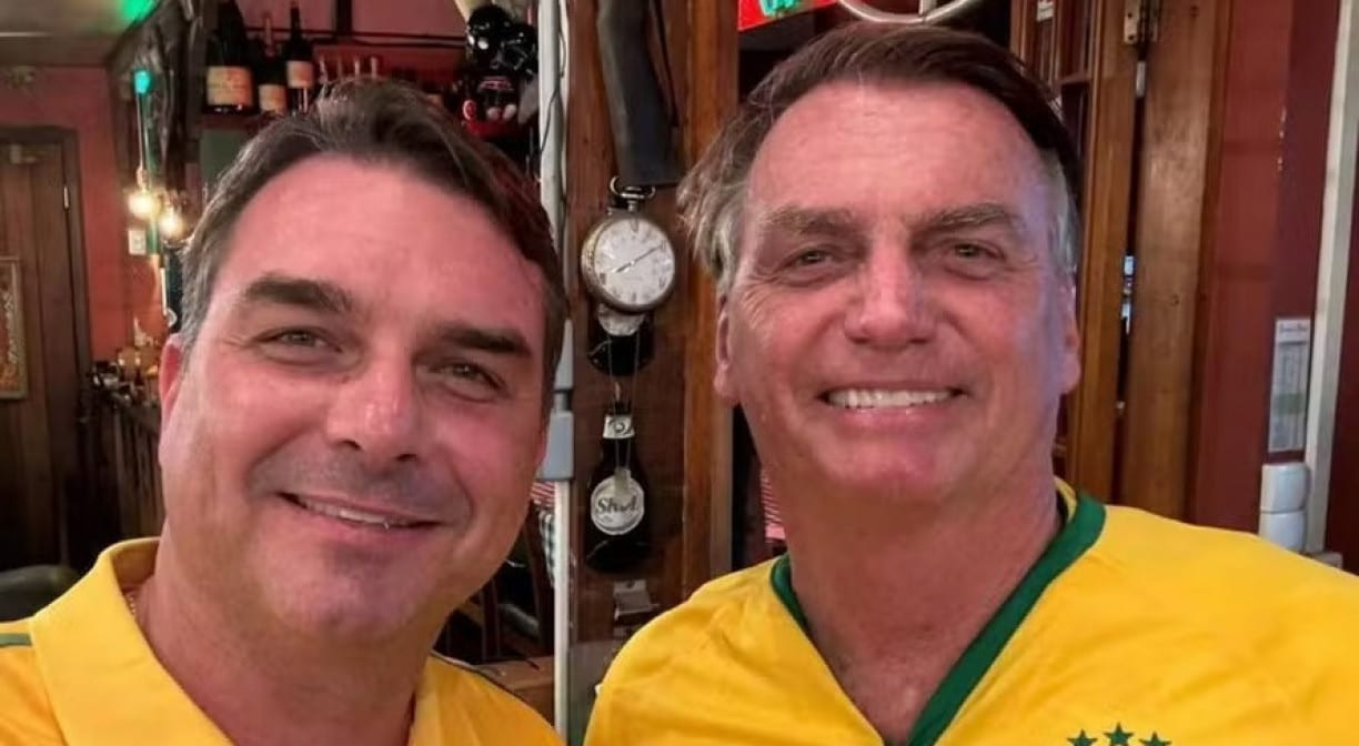 Flávio visita Jair Bolsonaro em Brasília pela segunda vez após fim da proibição de Moraes