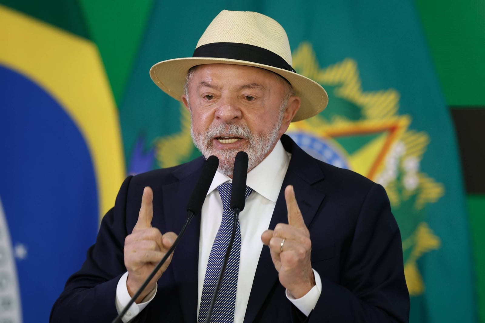 Aliados de Lula dizem que percepção sobre preços e dívidas é risco maior que Lulinha na eleição