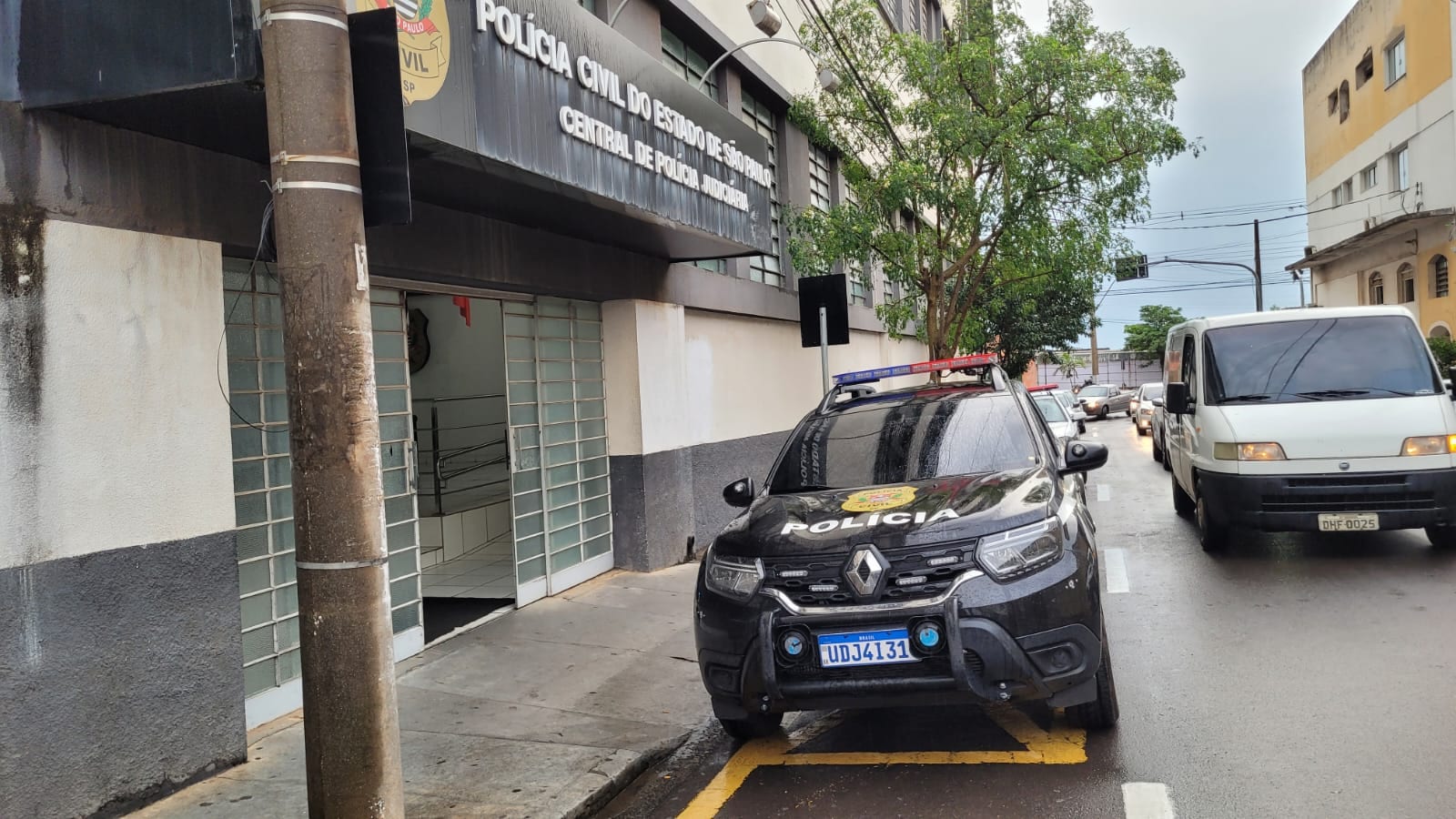 Celular é furtado de armário em distribuidora em Marília