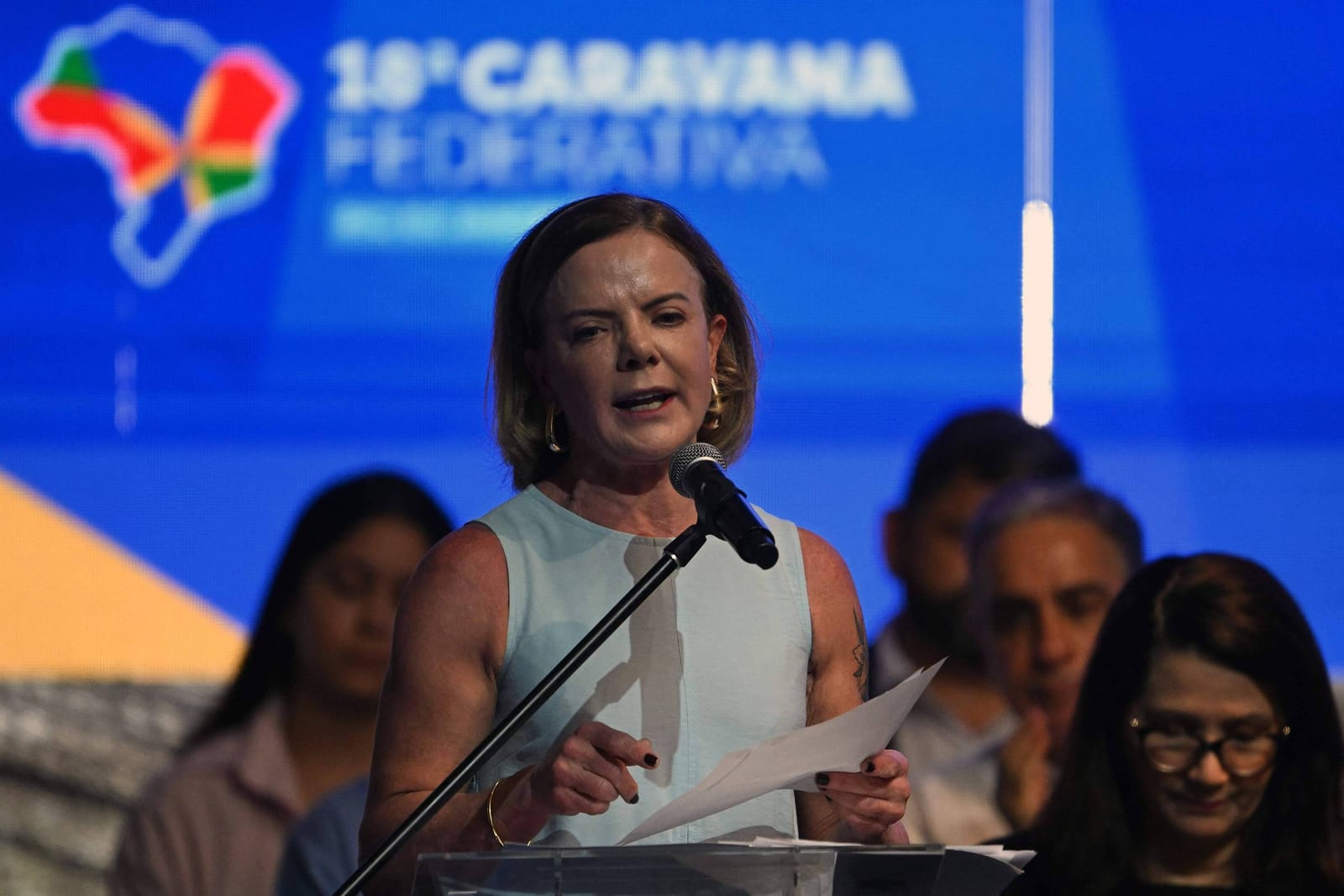 Gleisi pede ao TSE retirada de posts e suspensão de perfis que atacam voto feminino
