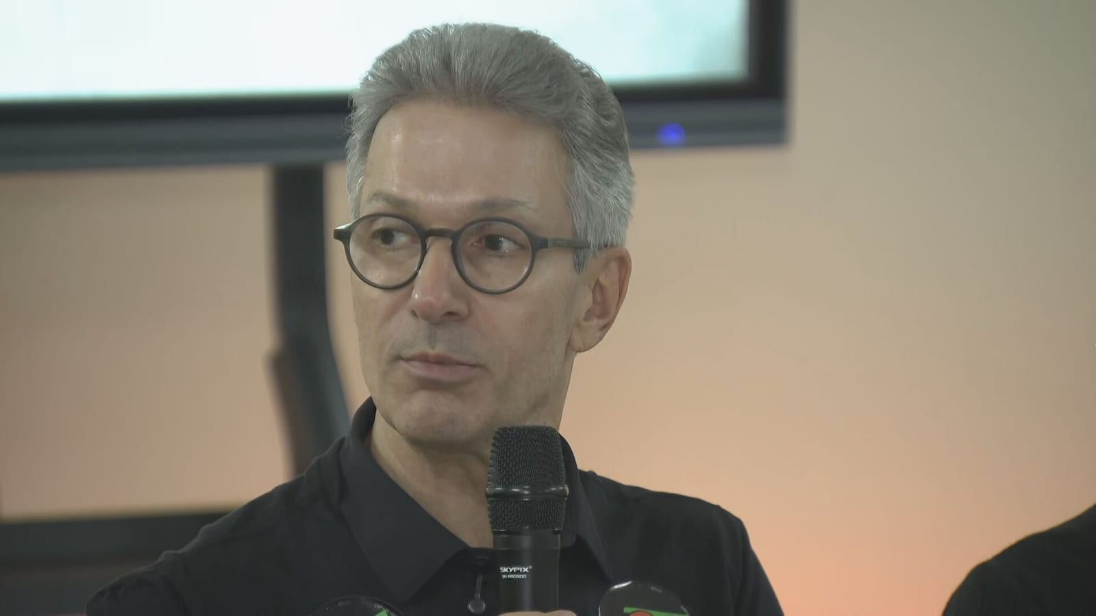 Governador de Minas Gerais manifesta apoio a Flávio Bolsonaro no segundo turno