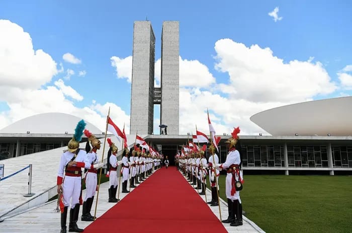 Reforma Política: Novas Datas de Posse para Chefes do Executivo Federal e Estaduais a Partir de 2027