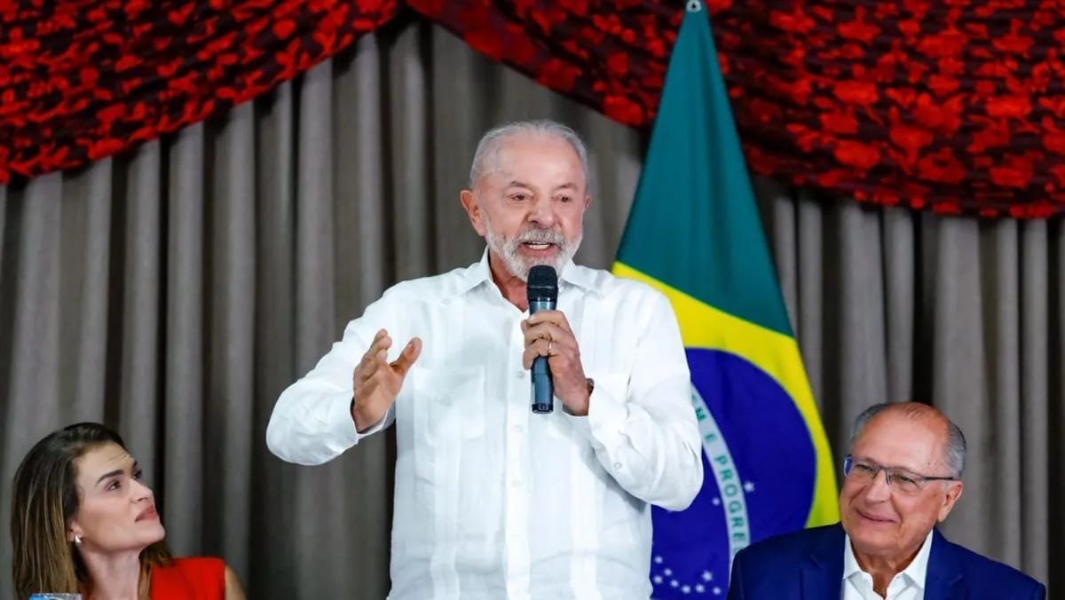 Lula critica desorganização da campanha eleitoral e aponta falhas desde 1989
