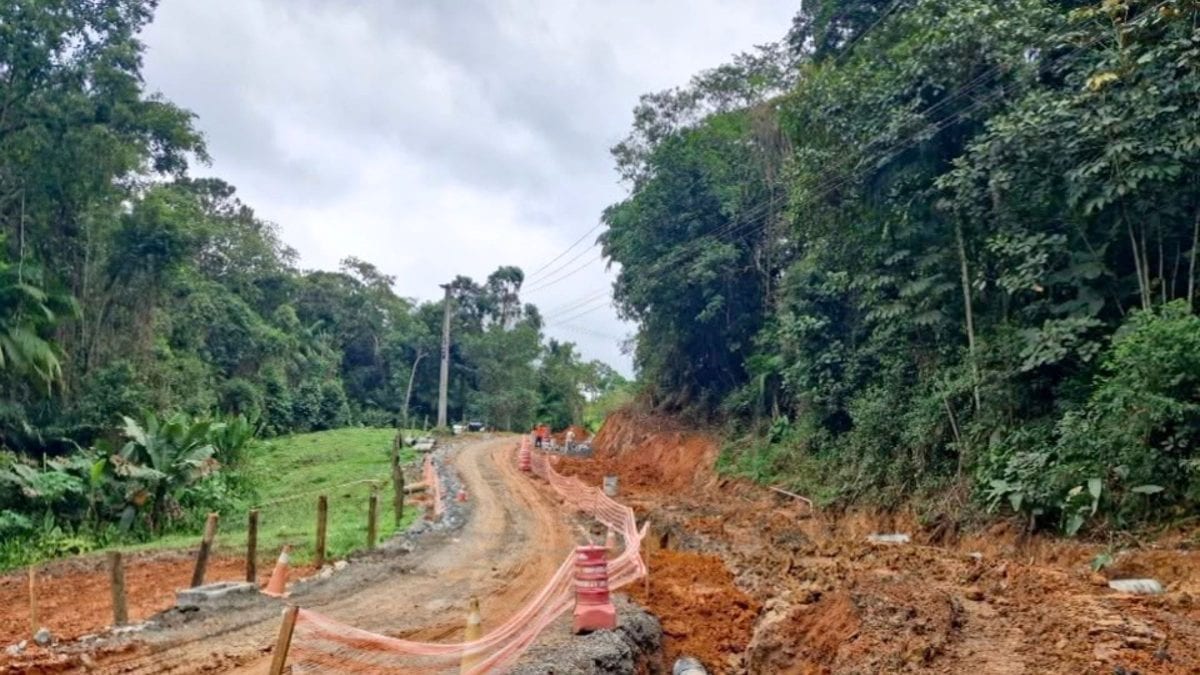 Asfalto avança em Joinville: 1,4 km de drenagem instalada