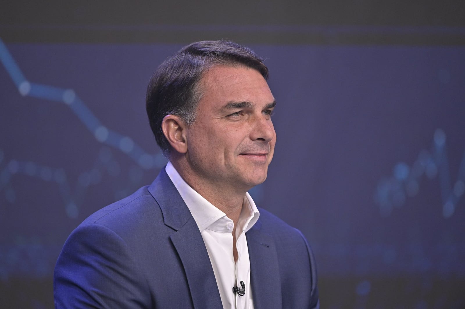 Após derrota nas eleições, Flávio Bolsonaro ficará sem cargo público pela primeira vez desde 2003