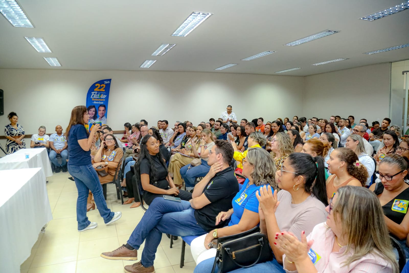 A educadores, Dorinha diz que vai colocar o Tocantins com o maior salário na educação do país
