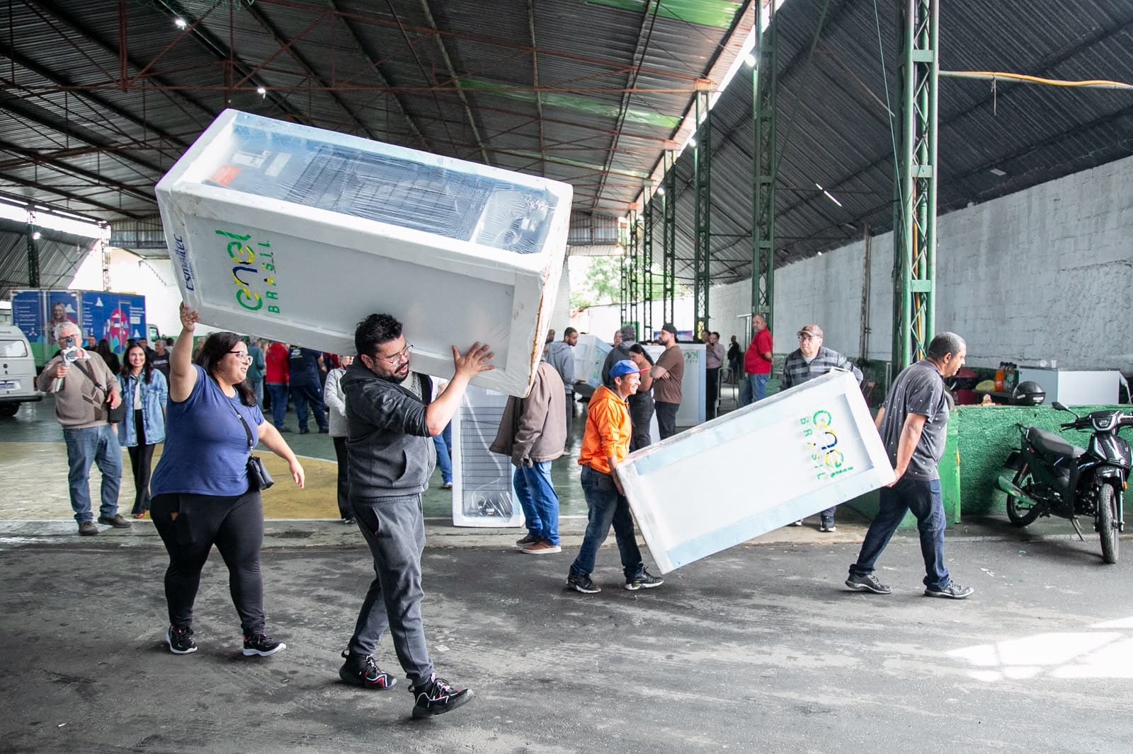 Programa de Troca de Geladeiras encerra entregas com quase 500 famílias beneficiadas