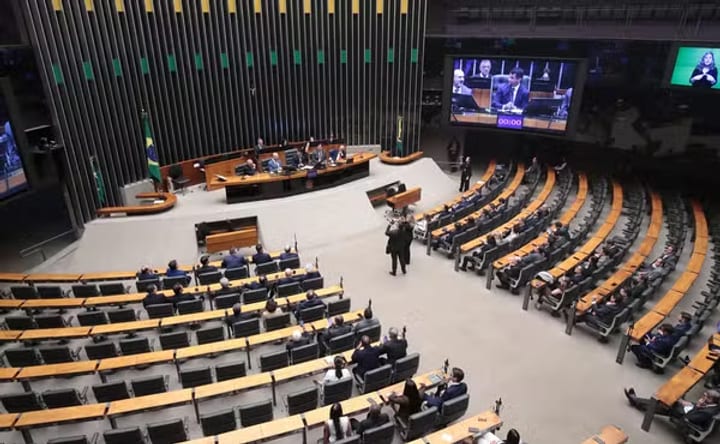 Concurso da Câmara dos Deputados: veja formações exigidas para disputar salários acima de R$ 32 mil