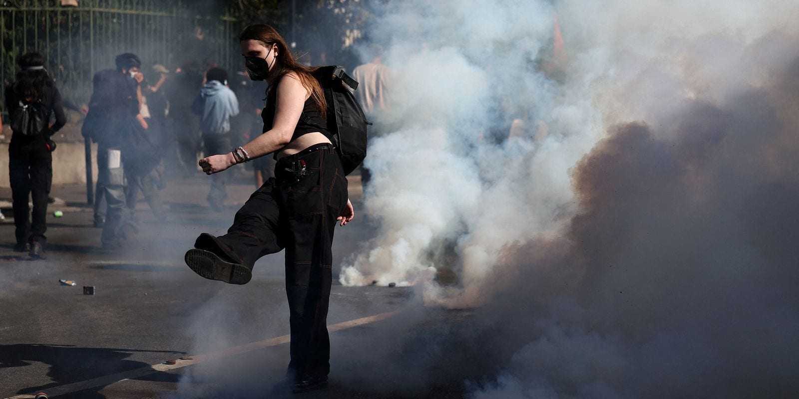 Governo francês quer que responsáveis paguem por danos em protestos