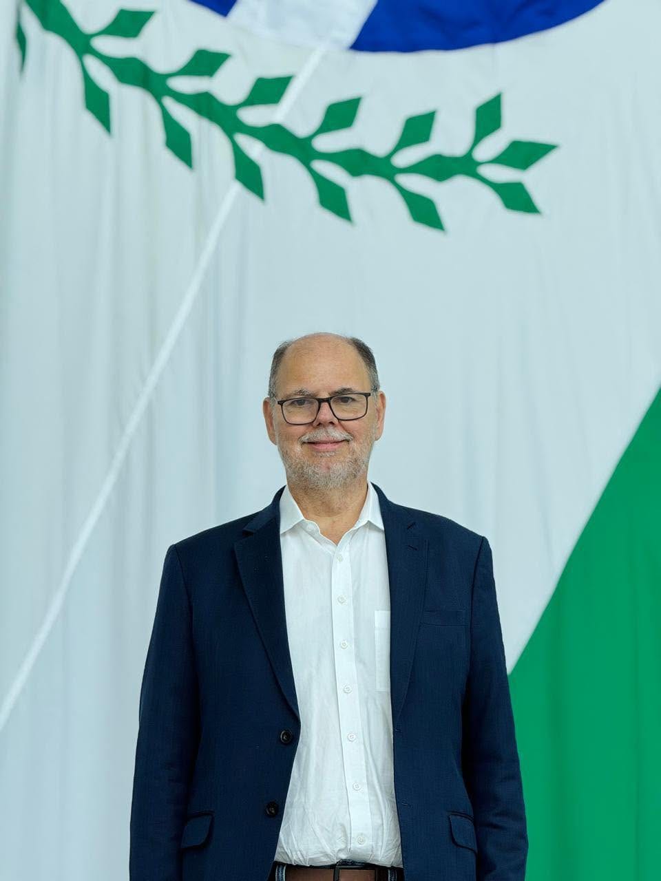 Alex Canziani vota domingo (4) em Londrina