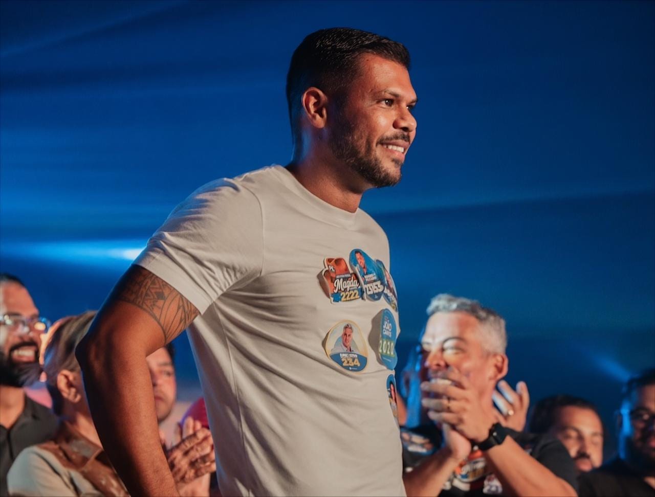 Policarpo lança candidatura a deputado estadual em evento com 5 mil pessoas
