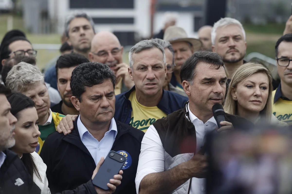 "Estou aqui para me comprometer perante o Brasil": em Porto Alegre, Flávio Bolsonaro visita Sarandi e promete obras cont