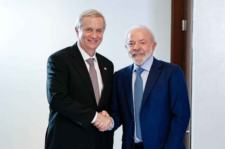 Aliado de Flávio, presidente do Chile parabeniza Lula e promete manter parceria com o Brasil
