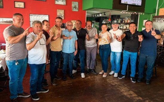 Cícero Lucena recebe apoio de ex-prefeito, ex-vice e vereadores de Água Branca