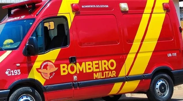 Mulher de 53 anos fica ferida após colisão entre moto elétrica e bicicleta em Catalão