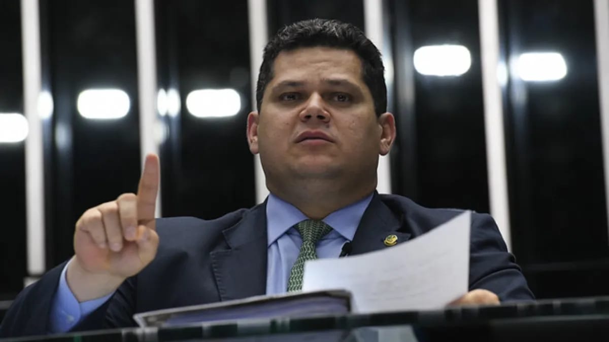 Alcolumbre marca votação do fim da escala 6×1 para quarta-feira