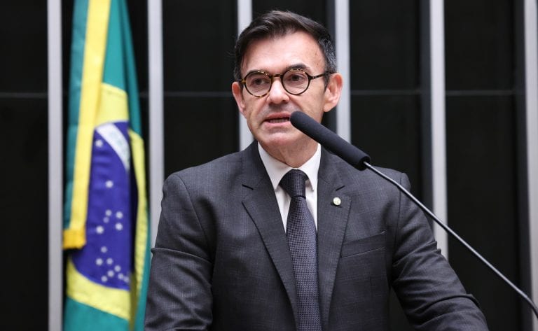 Câmara aprova diretrizes para atendimento de pessoas com autismo em crise