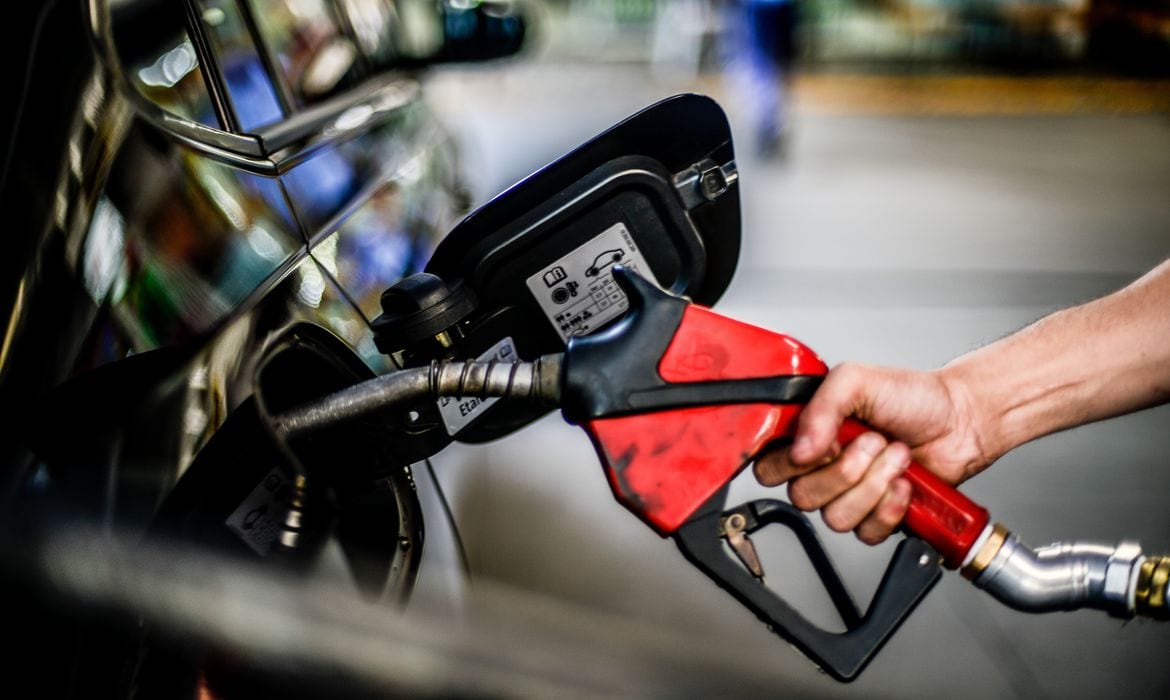 Projetos no Congresso querem autorizar venda de gasolina sem etanol