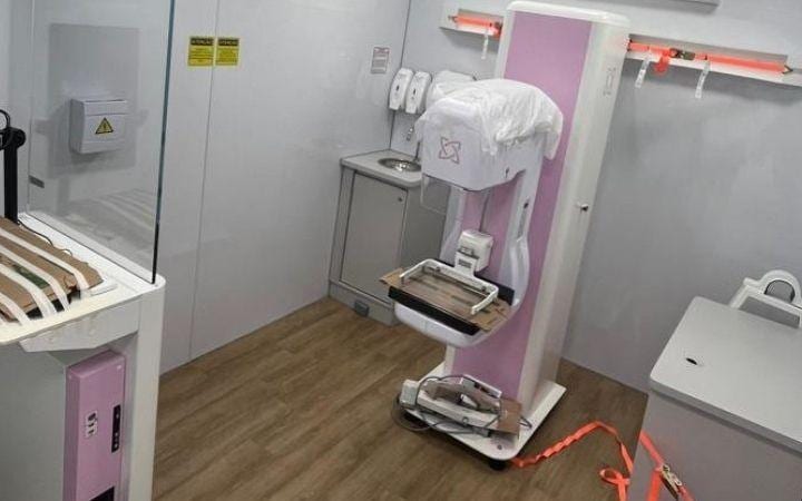 Carreta da Saúde da Mulher amplia acesso de mulheres de Arroio do Sal a mamografias e ultrassonografias